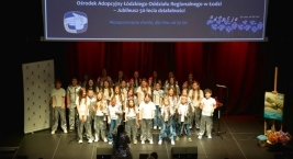 występ zespołu dziecięcego