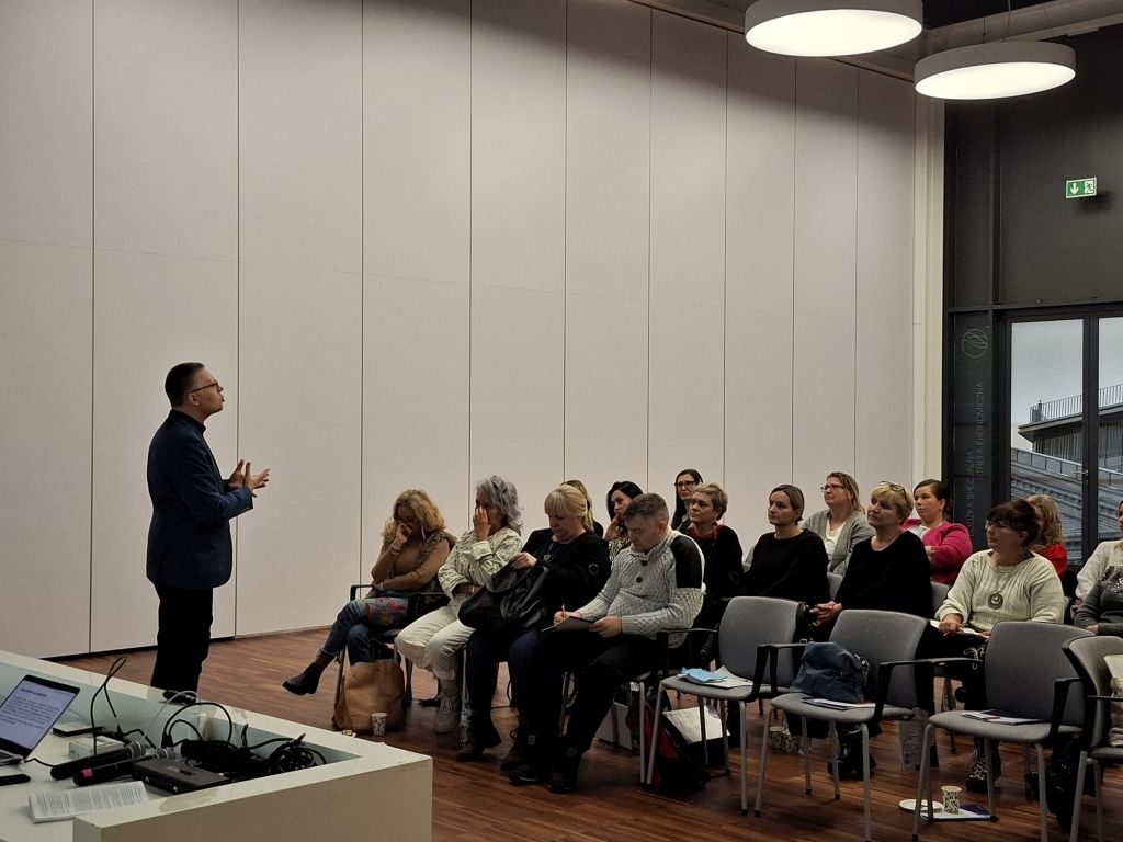 Szkolenie „Przeciwdziałanie mobbingowi w jednostkach pomocy społecznej”, „Techniki wzmacniania poczucia własnej wartości w pracy socjalnej” oraz „Praca socjalna na terenach wiejskich. Szanse i ograniczenia.”